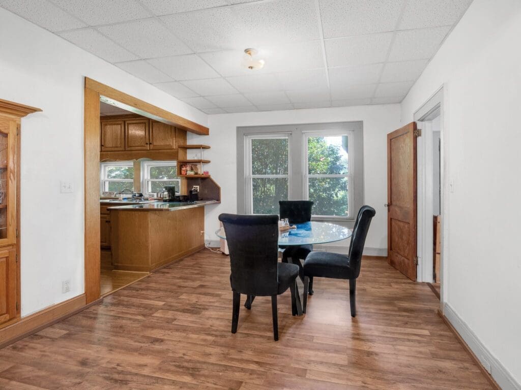 2491_NC-274_Cherryville_NC_28021_USA-Dining_room-P2467957