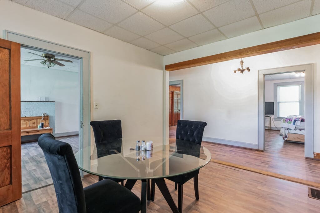 2491_NC-274_Cherryville_NC_28021_USA-Dining_room-P2467971