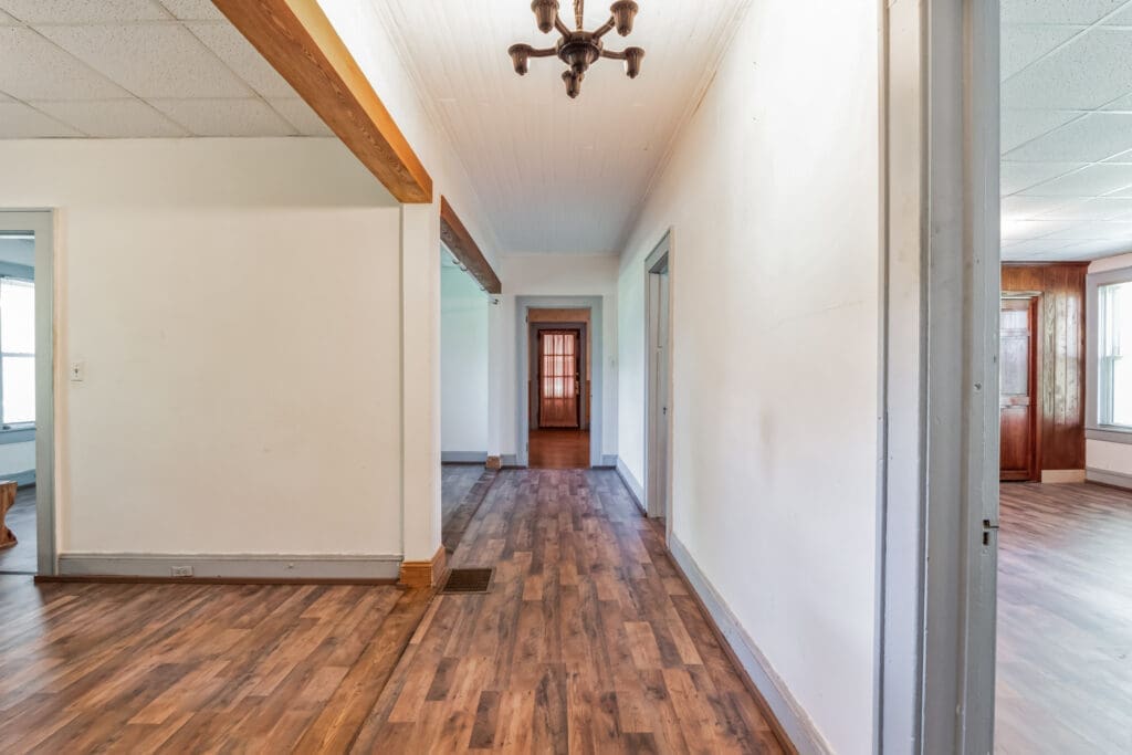 2491_NC-274_Cherryville_NC_28021_USA-Foyer-P2467948