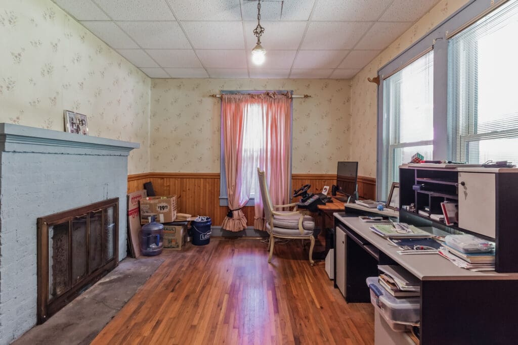 2491_NC-274_Cherryville_NC_28021_USA-Living_room-P2467876