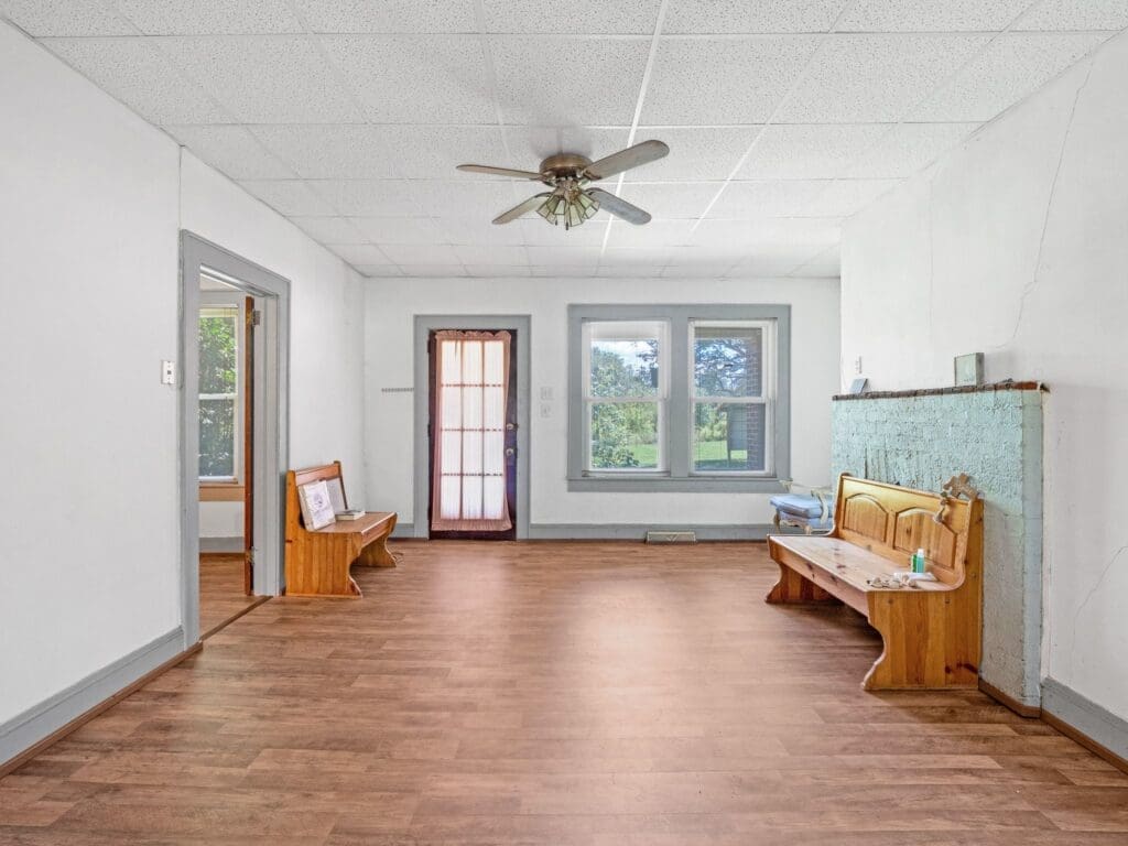 2491_NC-274_Cherryville_NC_28021_USA-Living_room-P2467919