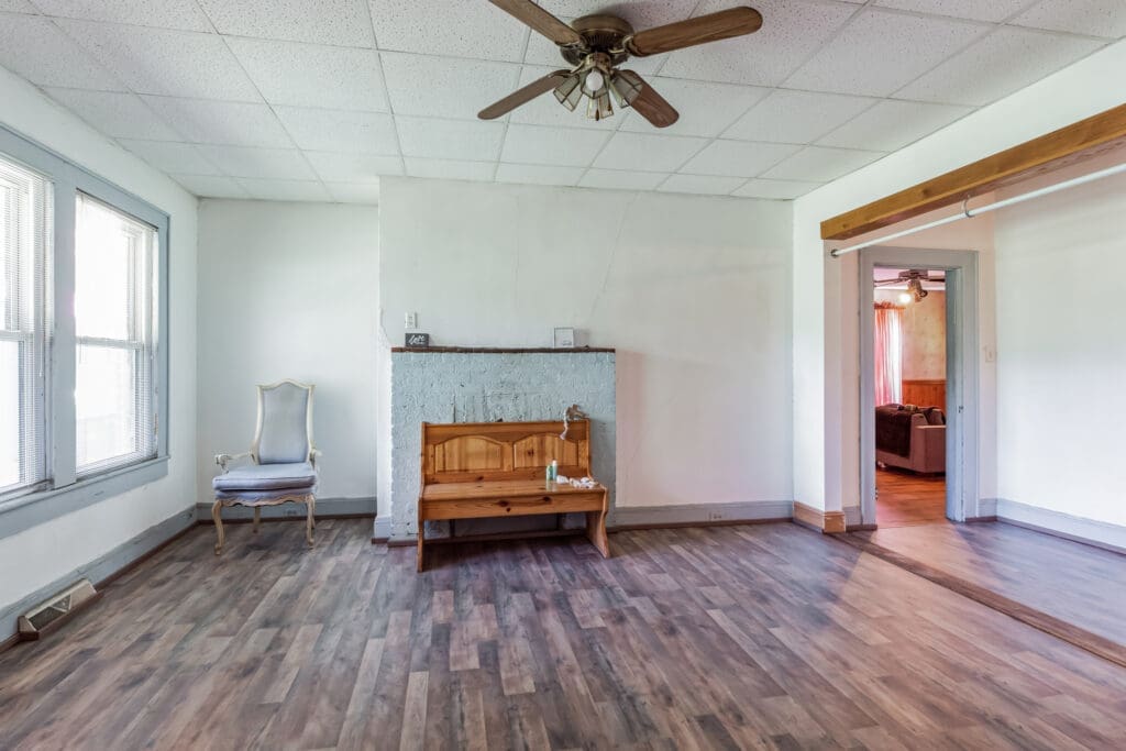 2491_NC-274_Cherryville_NC_28021_USA-Living_room-P2467932