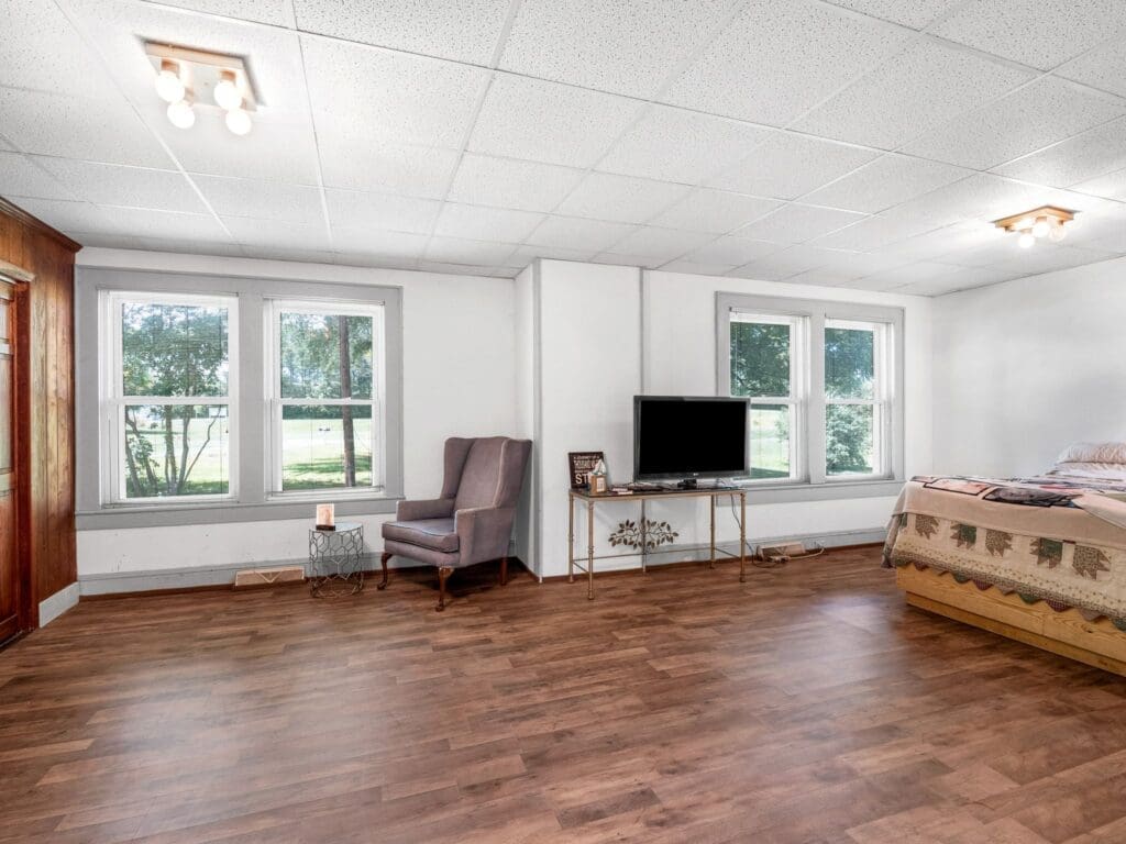 2491_NC-274_Cherryville_NC_28021_USA-Living_room-P2468067