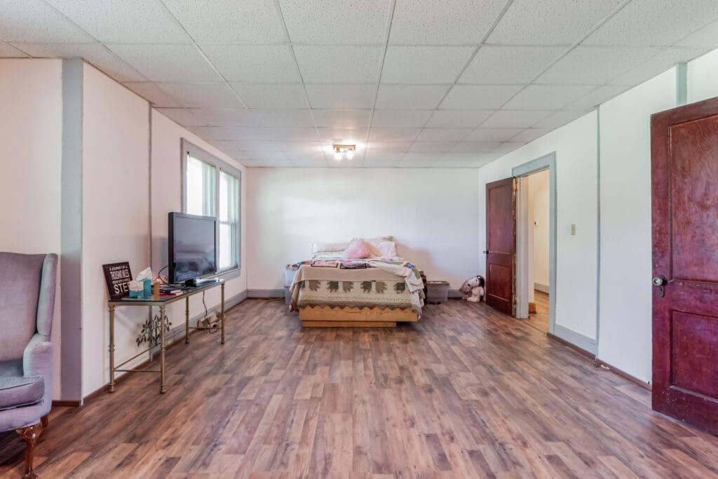 2491_NC-274_Cherryville_NC_28021_USA-Living_room-P2468071